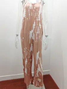 Detaillierte Ansicht des ärmellosen Damen-Jumpsuits mit Batikmuster und weitem Bein
