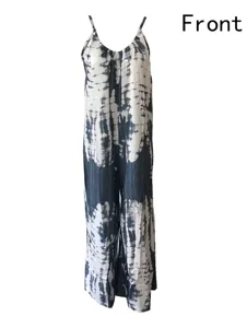 Frontansicht der sexy Damen-Jumpsuit mit weitem Bein und Batikmuster in Blau und Weiß.