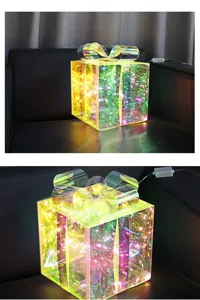 Vista dettagliata della confezione regalo olografica luminosa, decorazione natalizia a LED.