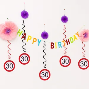 30. Geburtstag Party Deko Set mit Happy Birthday Banner und roten Spiralen zum Hängen.