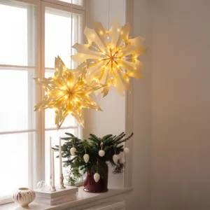 Weihnachtliche dekorative hohle Schneeflocken Papierlaterne Hängelampe für Fenster.