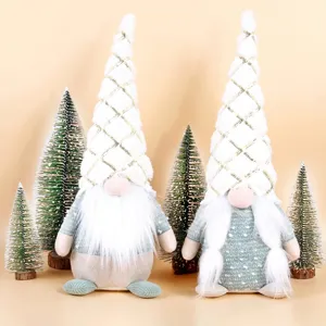 Kerst kabouter pluche speelgoed set, zittende vakantie kabouters met puntmutsen en baarden voor decor.