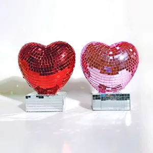 Disco Herz Spiegel Ornament, glänzende Mosaik Valentinstag Party und Heimdeko Tischaufsatz.