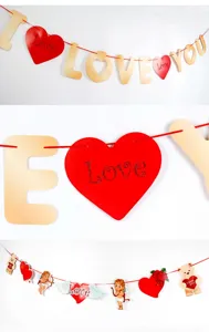 Ghirlanda di striscioni in carta di San Valentino con cuori e orsetto per festa.