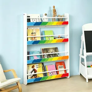 Kinderbuecherregal aus Holz mit Regenbogenpaneelen, handige opbergruimte met meerdere niveaus.