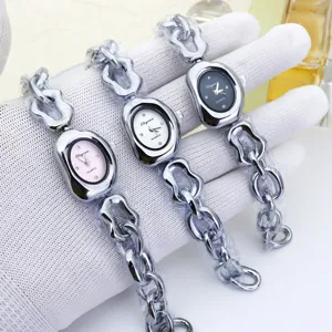 Unregelmäßige Ketten-Quarzuhr für Damen mit stilvollem und einzigartigem Metallarmband.