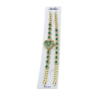 Élégant ensemble montre quartz et bracelet pour femme avec cadran cœur vert et strass.