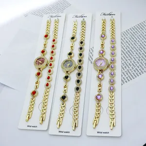 Damen Quarzuhr Mode Armband Set mit bunten Strasssteinen und goldenem Metall Design.
