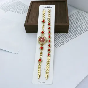 Damen Quarzuhr Mode Armband Set roter Kristall kleines Zifferblatt elegante Damenuhr Schmuck Geschenk