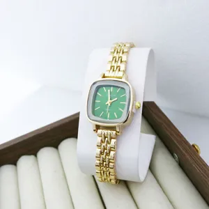 Petite montre femme cadran carre montre quartz verte minimaliste en alliage