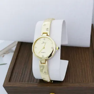 Elegante reloj de cuarzo para mujer en oro con pedrería brillante, reloj de pulsera elegante.