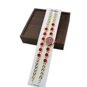 Damen Quarzuhr und Armband Set in Goldfarbe mit roten Kristallen modischer Damenschmuck.