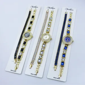 Set Orologio al Quarzo da Donna Moda Elegante Quadrato Strass Orologio in Lega Bracciale Set da Due Pezzi per Gioielli da Festa
