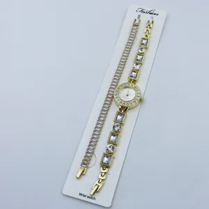 Set orologio al quarzo da donna di lusso e bracciale cristallo oro orologio moda regalo.
