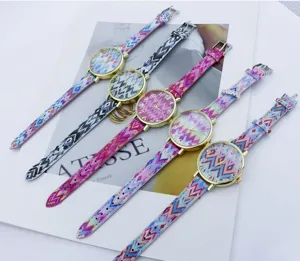 Colorful wave pattern quartz watch set, fashion casual wristwatch with large numbers for daily wear.