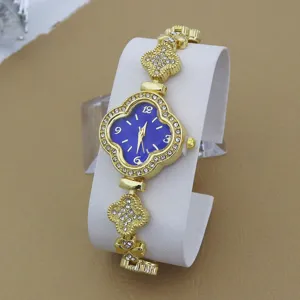 Montre quartz femme trèfle strass dorée vue détaillée, cadran bleu montre bracelet élégante.