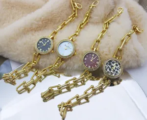 Damen Ketten Quarzuhr mit Strass rundem Zifferblatt und modischem Armband Design.