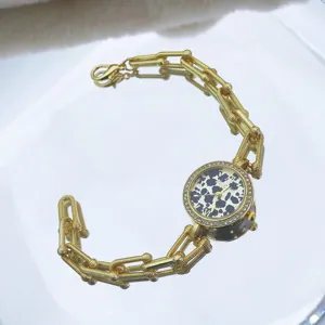 Goldene Ketten-Quarzuhr für Damen mit Leopardenzifferblatt und Strass, elegantes Armbanduhr.