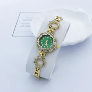 Orologio al Quarzo Casual da Donna con Strass Cinturino in Lega Quadrante a Fiore Orologio da Polso Elegante Gioiello da Donna