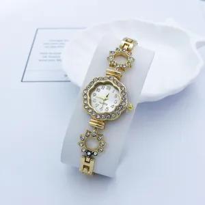 2025 Nuova Moda Casual Donna Orologio Bracciale Strass Quarzo Piccolo Orologio Stile
