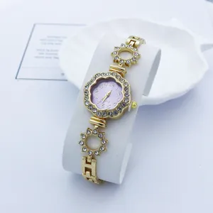 Elegante orologio da donna al quarzo con quadrante floreale in strass e cinturino dorato