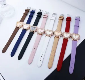 Elegante reloj de cuarzo para mujer con corazón de estrás y correa de cuero multicolor