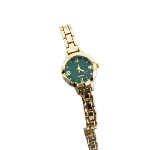 Elegante orologio al quarzo dorato con quadrante rotondo verde chic e delicato bracciale.