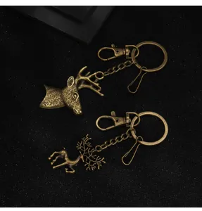 Set de porte-clés tête de cerf en métal bronze rétro, accessoire animal pour sacs et voitures.