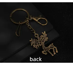 Vue détaillée du porte-clés en métal bronze élan, accessoire de style cerf vintage.