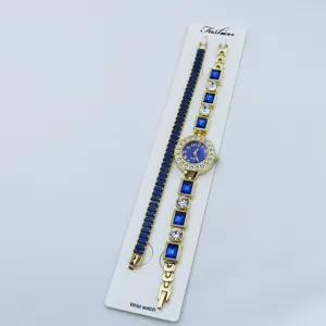 Set orologio al quarzo donna con eleganti cristalli quadrati blu e braccialetto coordinato.