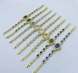 Modische elegante ovale Quarz-Armbanduhr mit funkelndem Strass-Armband für Damen.