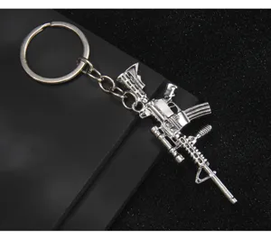 Llavero de modelo de rifle de asalto de metal colgante táctico mochila accesorio