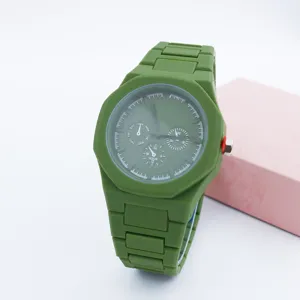 Men's green silicone quartz watch stylish fashion casual waterproof sport wrist watch for daily wear