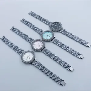 Orologio donna quarzo moda strass in lega con numeri romani e bracciale in metallo.