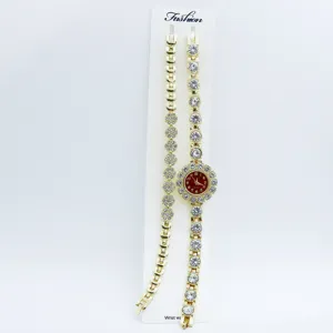 Ensemble montre quartz et bracelet femme strass fleuri montre mode vue detail elegante