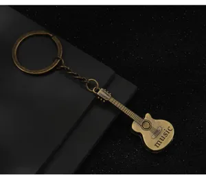 Portachiavi con chitarra in metallo bronzo vintage ciondolo moda musica accessori regalo