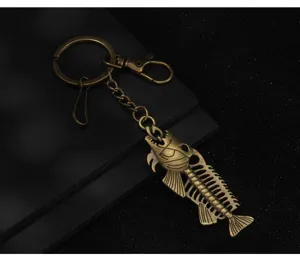 Antike bronze fisch skelett schlüsselanhänger metall taschenanhänger detailansicht stil