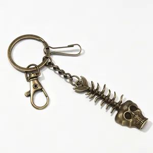 Vintage Bronze Totenkopf Fischgräte Schlüsselanhänger, einzigartiger Gothic Taschenanhänger.