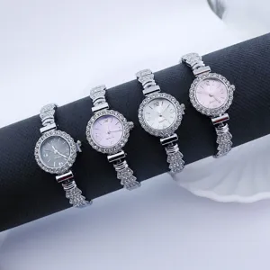 Klassische Strass-Quarz-Damenarmbanduhr, elegante runde modische Armbanduhr für den täglichen Gebrauch.