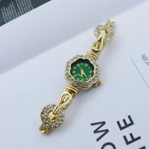 Reloj de cuarzo para mujer con esfera de flor verde y pedrería brillante pulsera dorada elegante