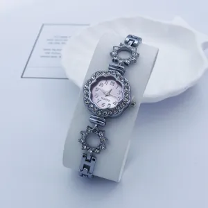 Orologio bracciale quarzo strass donna, elegante design quadrante fiore, orologio moda casual.