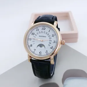 Orologio al quarzo da uomo classico con cinturino in pelle nera e quadrante.