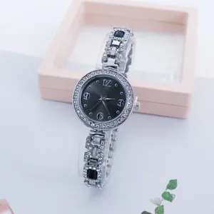 Elegante Damen Quarzuhr mit funkelnden Strasssteinen, glänzendes silbernes Edelstahlarmband.
