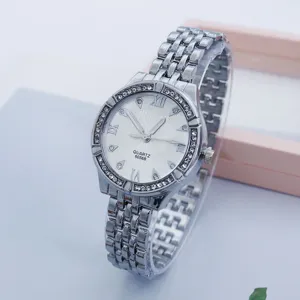Orologio donna quarzo moda cinturino lega argento ghiera strass elegante orologio