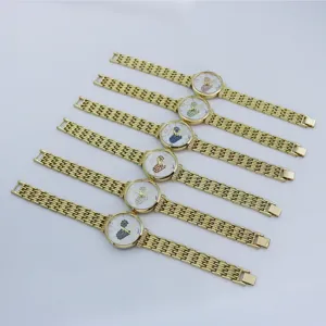 Elegante damen gold quarzuhr mode kristall herz anhänger armband uhren für frauen