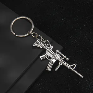 Llavero de rifle de asalto de metal modelo de arma militar cool colgante mochila