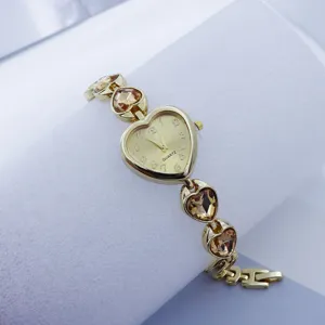 Gold heart-shaped women quartz watch detail, stylish crystal bracelet wrist watch for girls.