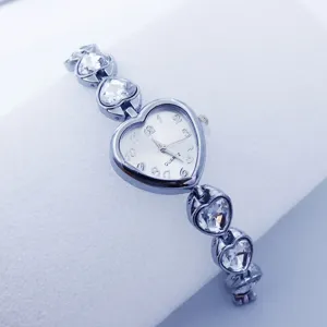 Elegant heart-shaped rhinestone women quartz watch with crystal bracelet strap for daily wear.