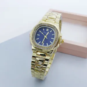 Elegant women square quartz watch featuring rhinestone bezel and gold alloy bracelet detail.