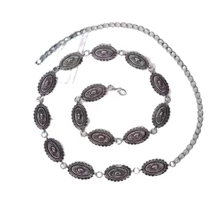 Chaîne de taille en métal argenté rétro avec plaques ovales sculptées, style boho.